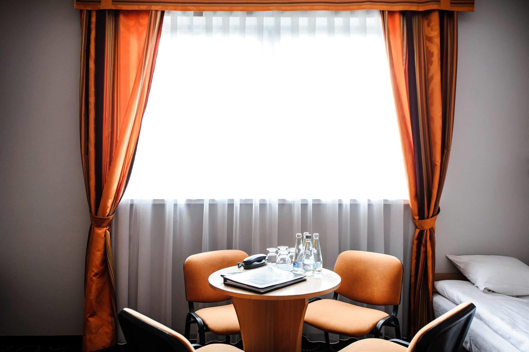 Hotel Aspel كراكوفيا المظهر الخارجي الصورة