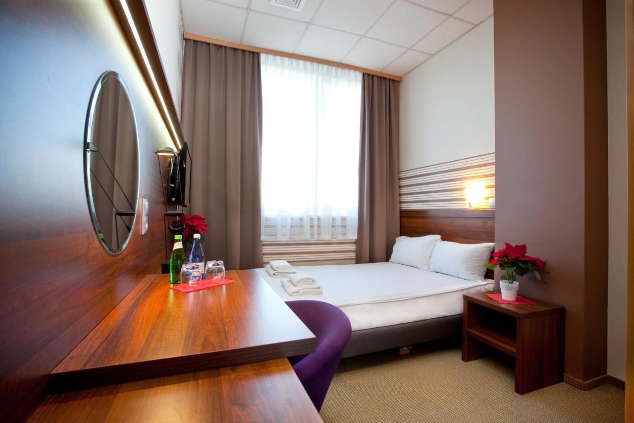 Hotel Aspel كراكوفيا المظهر الخارجي الصورة